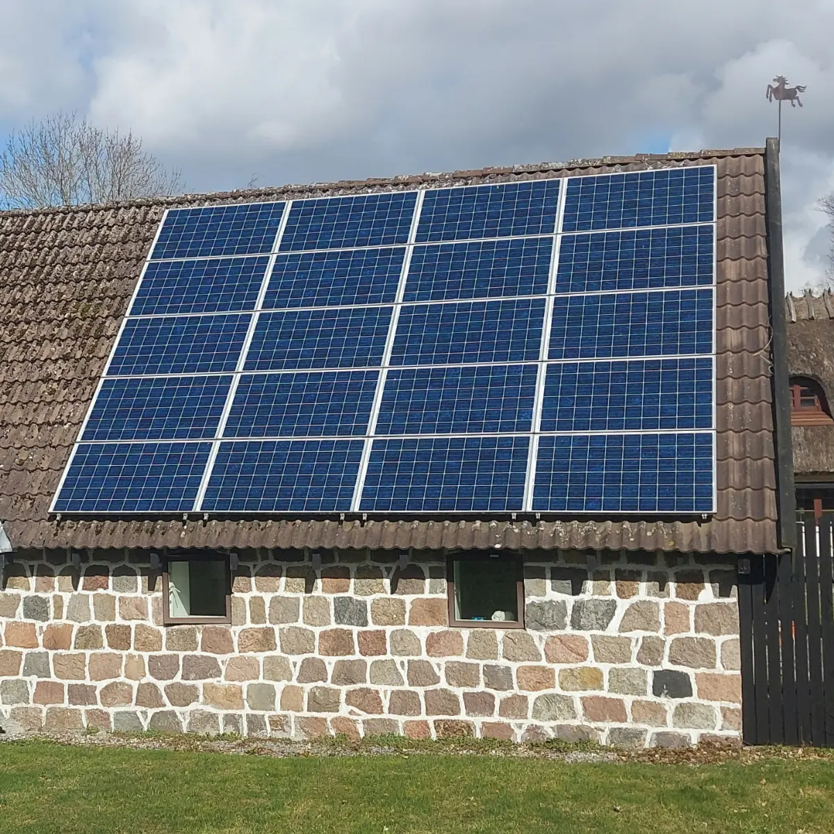 Solcellspark på fält